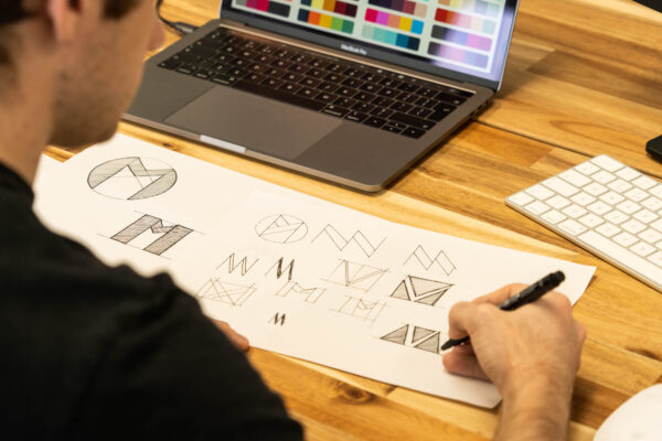 12 essential rules for logo design / ๋ก๊ณ ๋์์ธ ํ์ ๊ท์น 12 ๊ฐ์ง